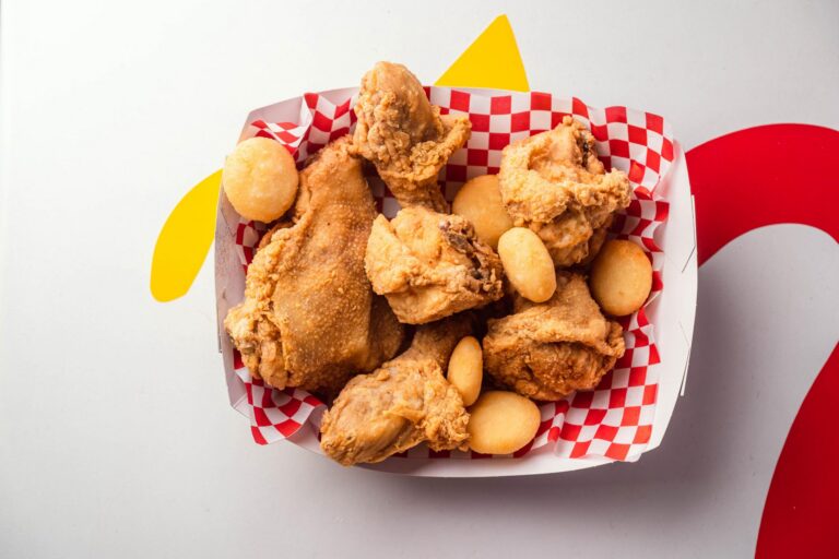 ¿Quién inventó realmente el pollo frito? (Spoiler: No fue el Coronel)